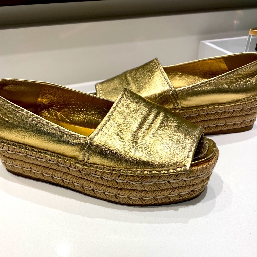 GORGEOUS Prada GOLD espadrille platform peep toes